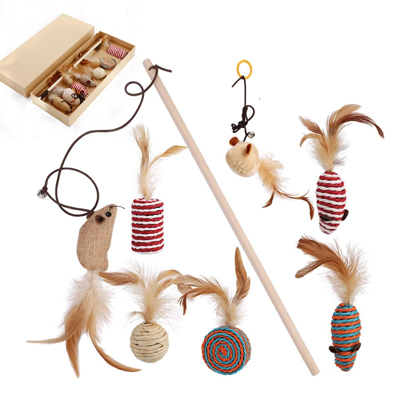 toys to keep cats busy during the day
